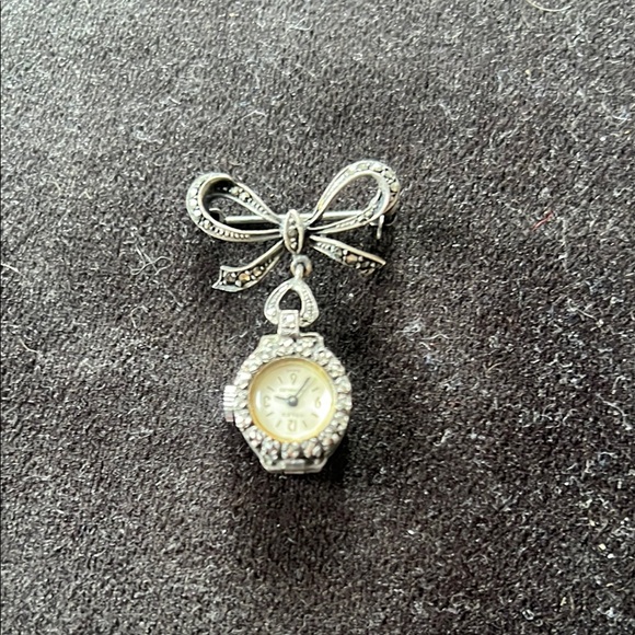 Stunning antique watch broach. Still keeps time. Valex brand Swiss made.